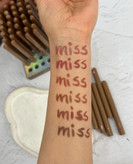 خط لب شمعی پیچی miss lara